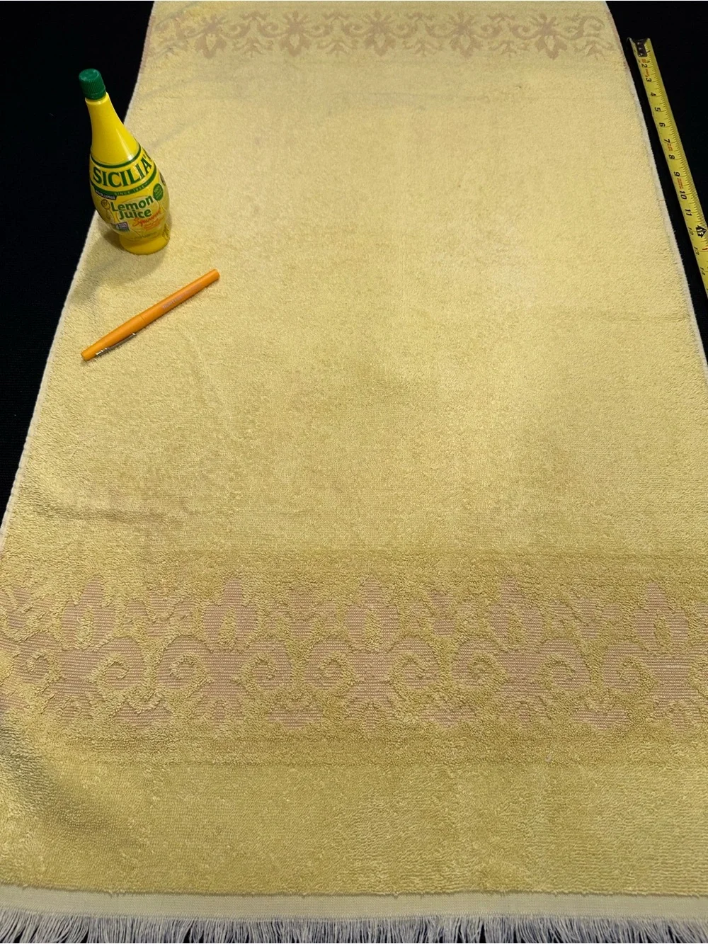Vintage Cannon Monticello Santa Cruz sunny maze yellow sculpted bath towel